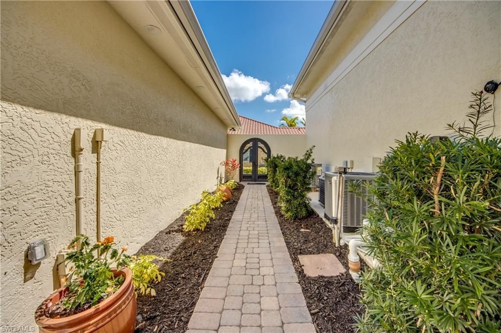 26 Carrotwood Ct, Fort Myers, FL 33919 Photo