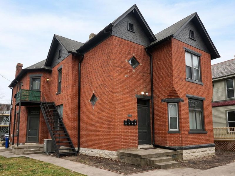 217 W Hubbard Avenue, Columbus, OH 43215 Photo 1