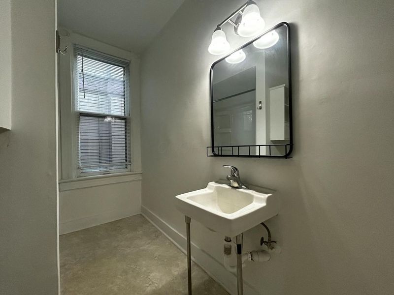 217 W Hubbard Avenue, Columbus, OH 43215 Photo 13