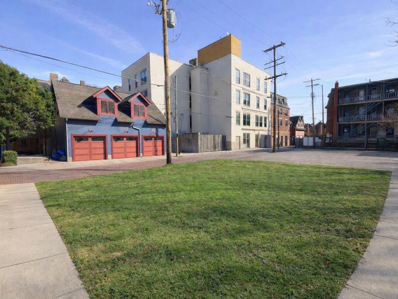 217 W Hubbard Avenue, Columbus, OH 43215 Photo 5