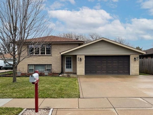8233 S 76th Avenue , Bridgeview, IL 60455