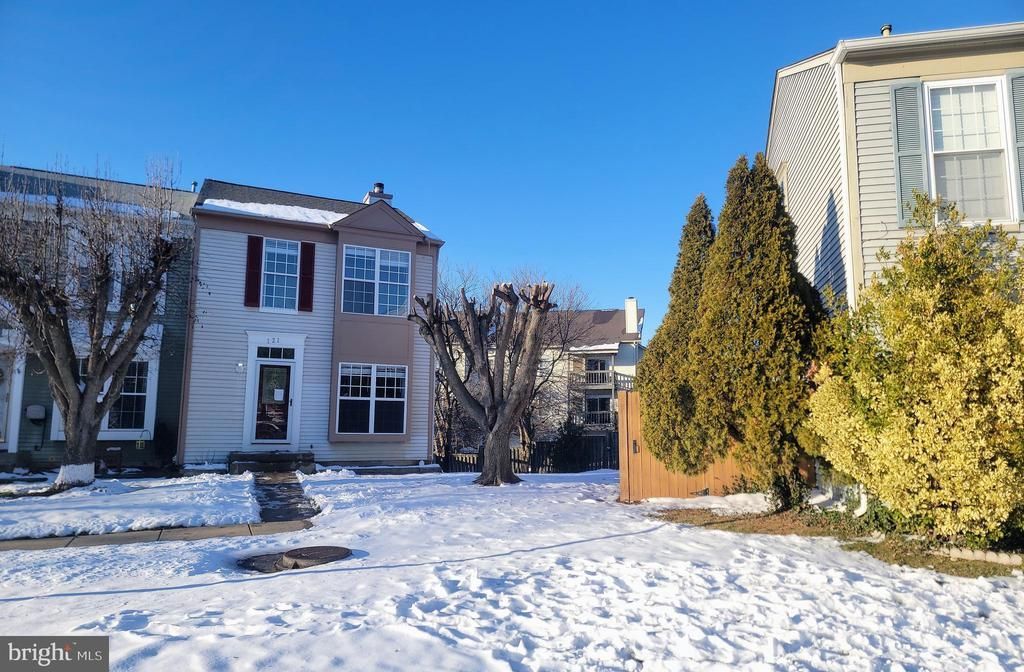 121 Paddington Way Ne, Leesburg, VA 20176 Main Photo