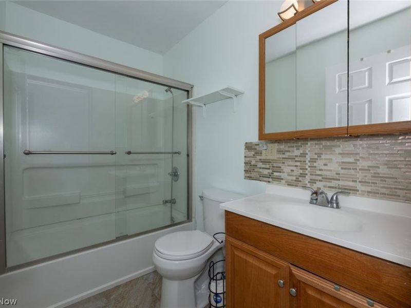 942 E Archwood Avenue, Akron, OH 44306 Photo 14