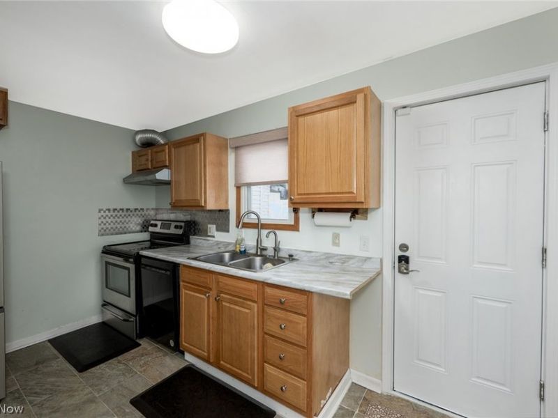 942 E Archwood Avenue, Akron, OH 44306 Photo 17