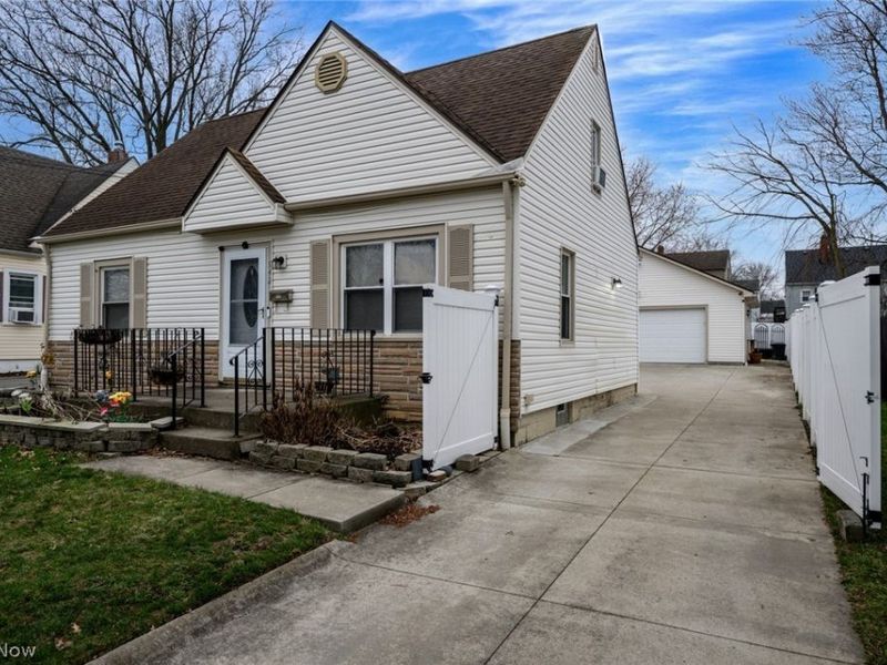 942 E Archwood Avenue, Akron, OH 44306 Photo 2