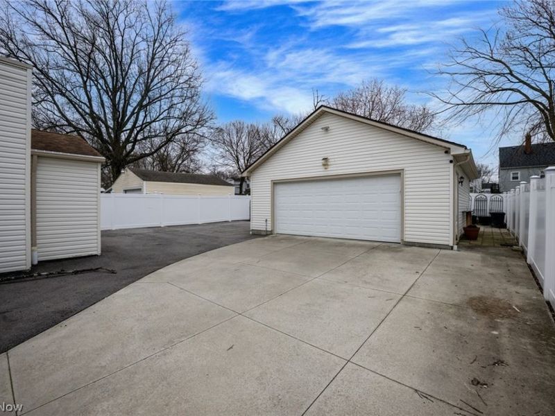 942 E Archwood Avenue, Akron, OH 44306 Photo 3