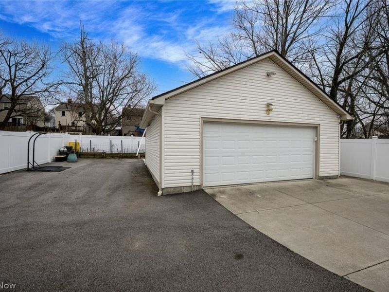 942 E Archwood Avenue, Akron, OH 44306 Photo 4