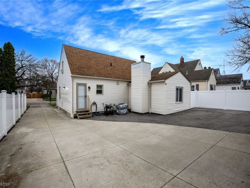 942 E Archwood Avenue, Akron, OH 44306 Photo 5