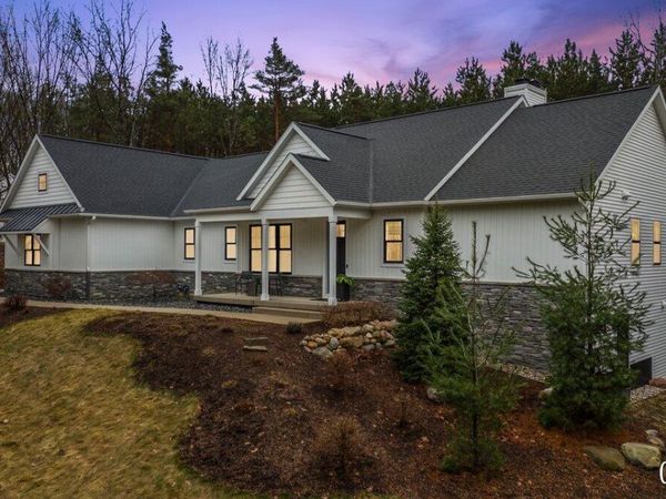 10660 Kissing Ridge Drive SE, Lowell, MI 49331