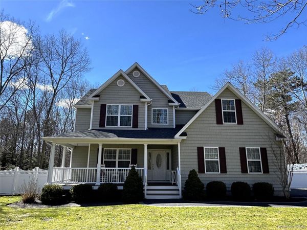 186 Bernstein Boulevard, Center Moriches, NY 11934