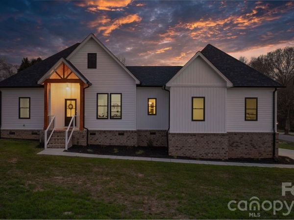 1213 Creekside Drive, Conover, NC 28613