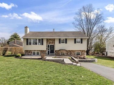 205 HICKORY LANE, DOUGLASSVILLE, PA 19518
