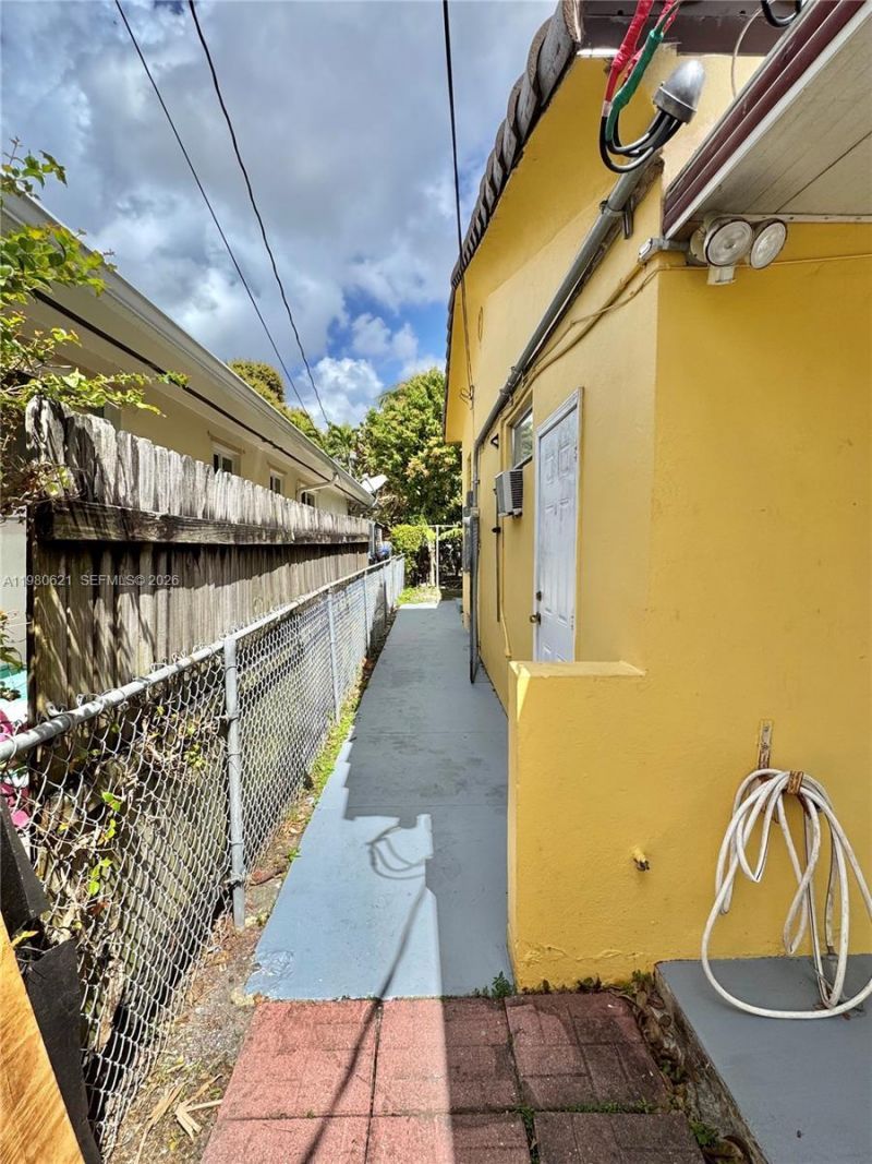 2395 SW 2nd Street, Miami, FL 33135 Photo