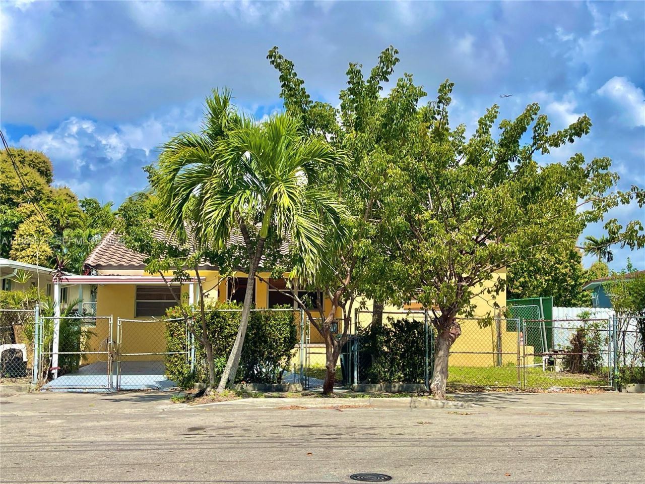 2395 SW 2nd Street, Miami, FL 33135 Photo