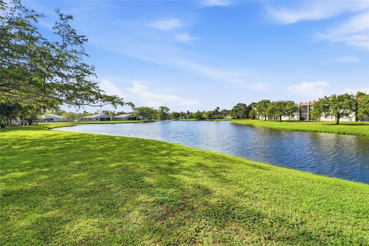 567 Racquet Club Rd , Unit 18, Weston, FL 33326 Photo