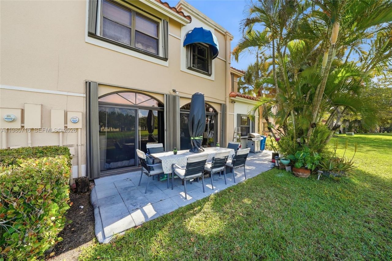 567 Racquet Club Rd , Unit 18, Weston, FL 33326 Photo