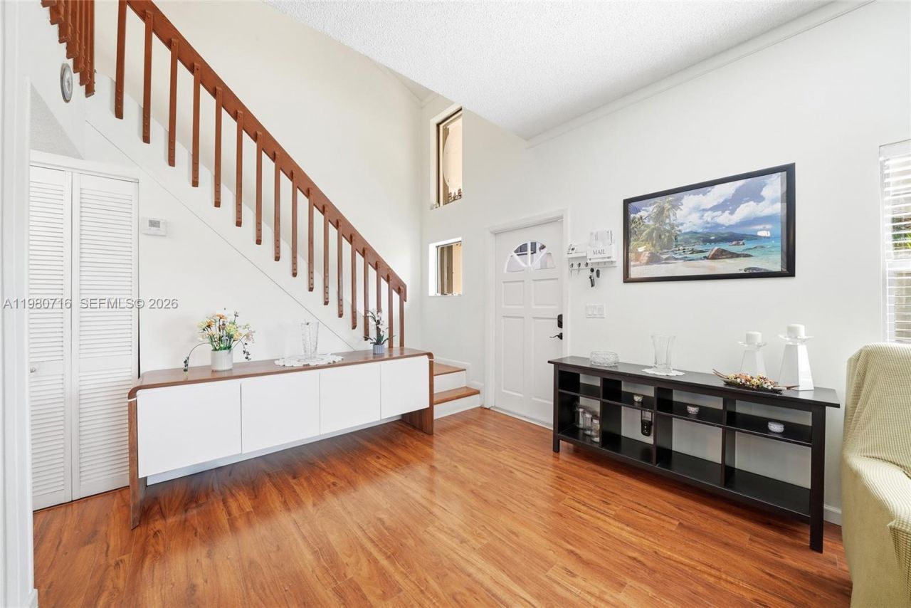 567 Racquet Club Rd , Unit 18, Weston, FL 33326 Photo