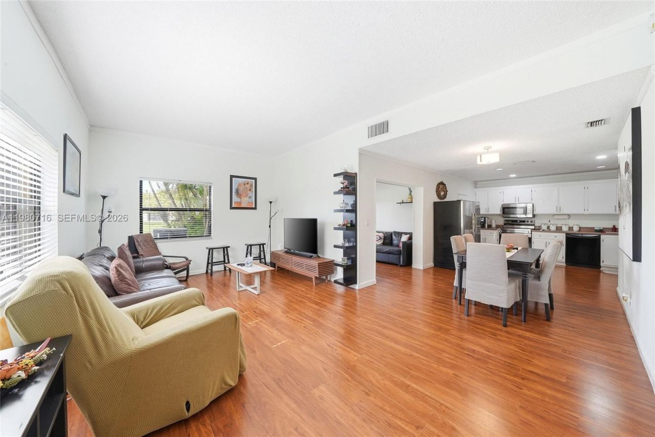 567 Racquet Club Rd , Unit 18, Weston, FL 33326 Photo