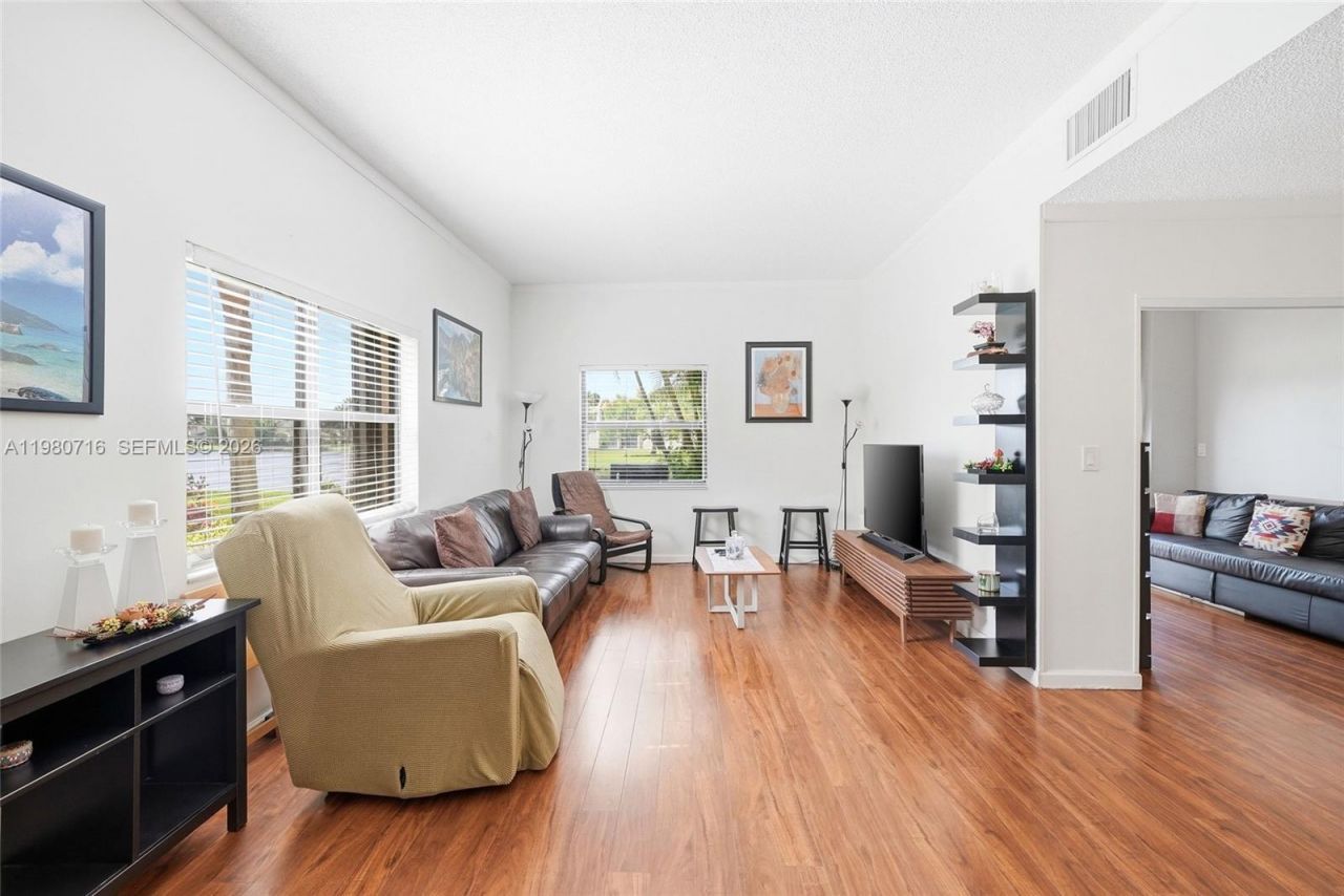 567 Racquet Club Rd , Unit 18, Weston, FL 33326 Photo