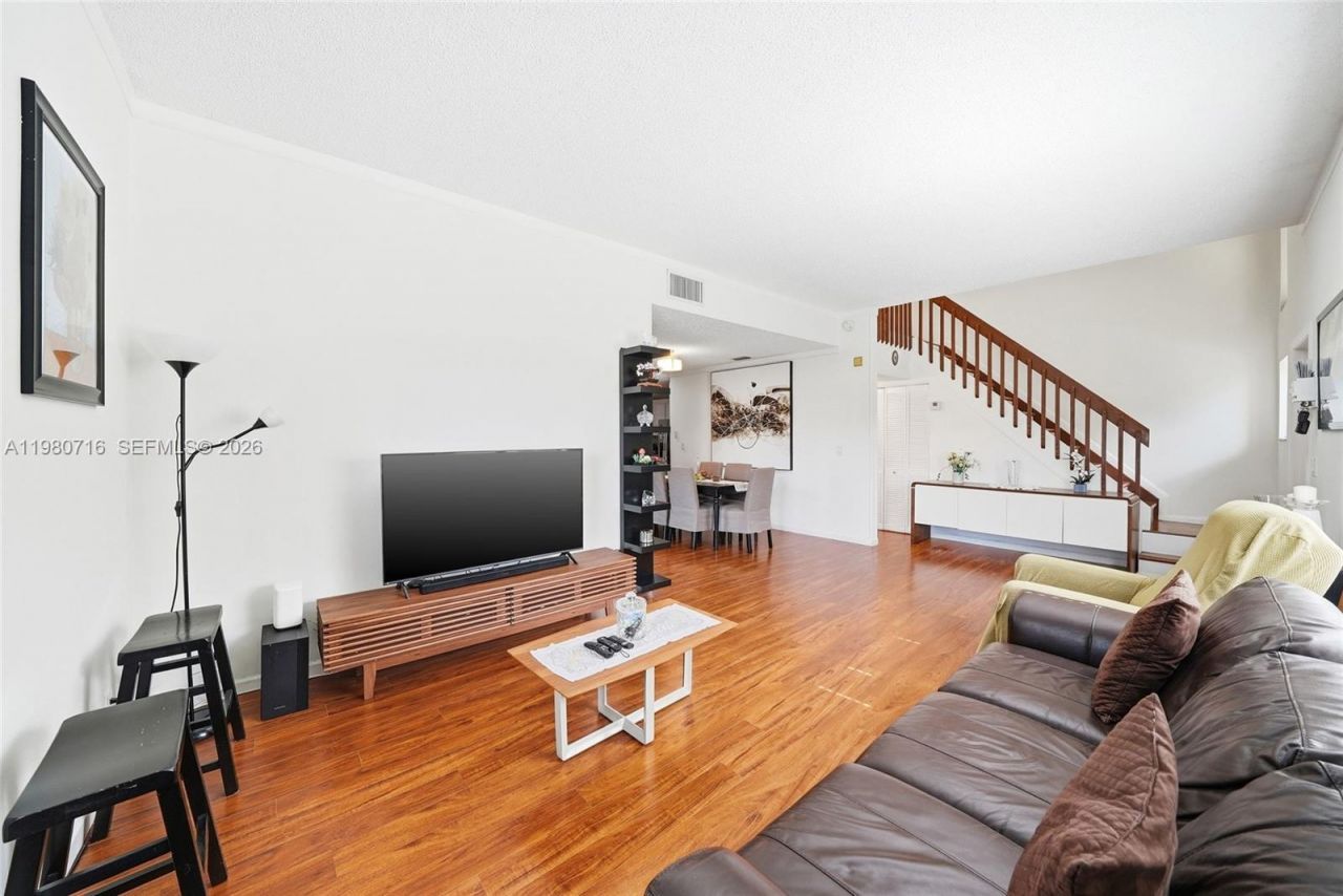 567 Racquet Club Rd , Unit 18, Weston, FL 33326 Photo