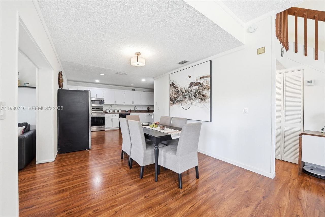 567 Racquet Club Rd , Unit 18, Weston, FL 33326 Photo