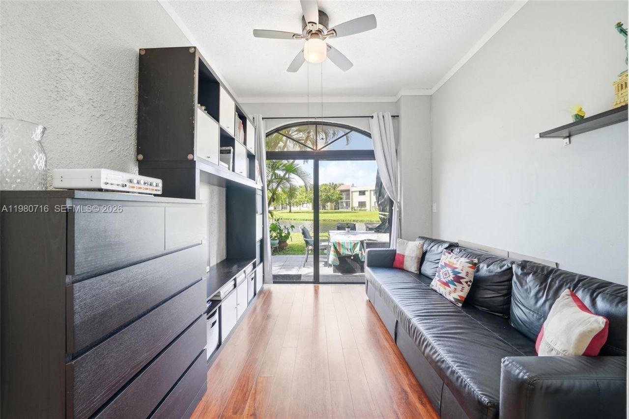 567 Racquet Club Rd , Unit 18, Weston, FL 33326 Photo