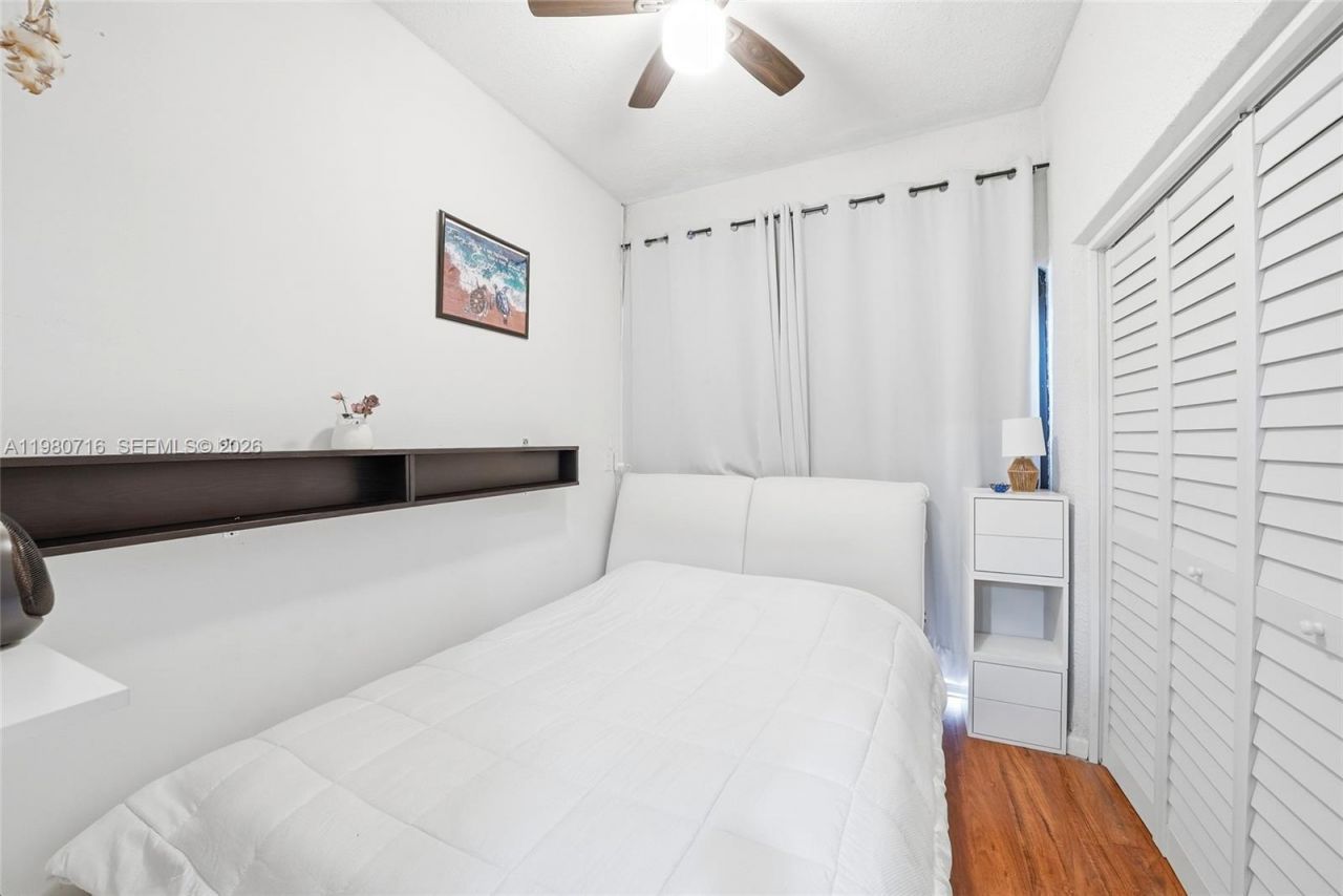 567 Racquet Club Rd , Unit 18, Weston, FL 33326 Photo