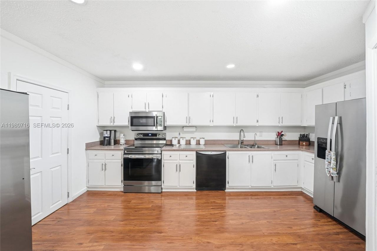 567 Racquet Club Rd , Unit 18, Weston, FL 33326 Photo