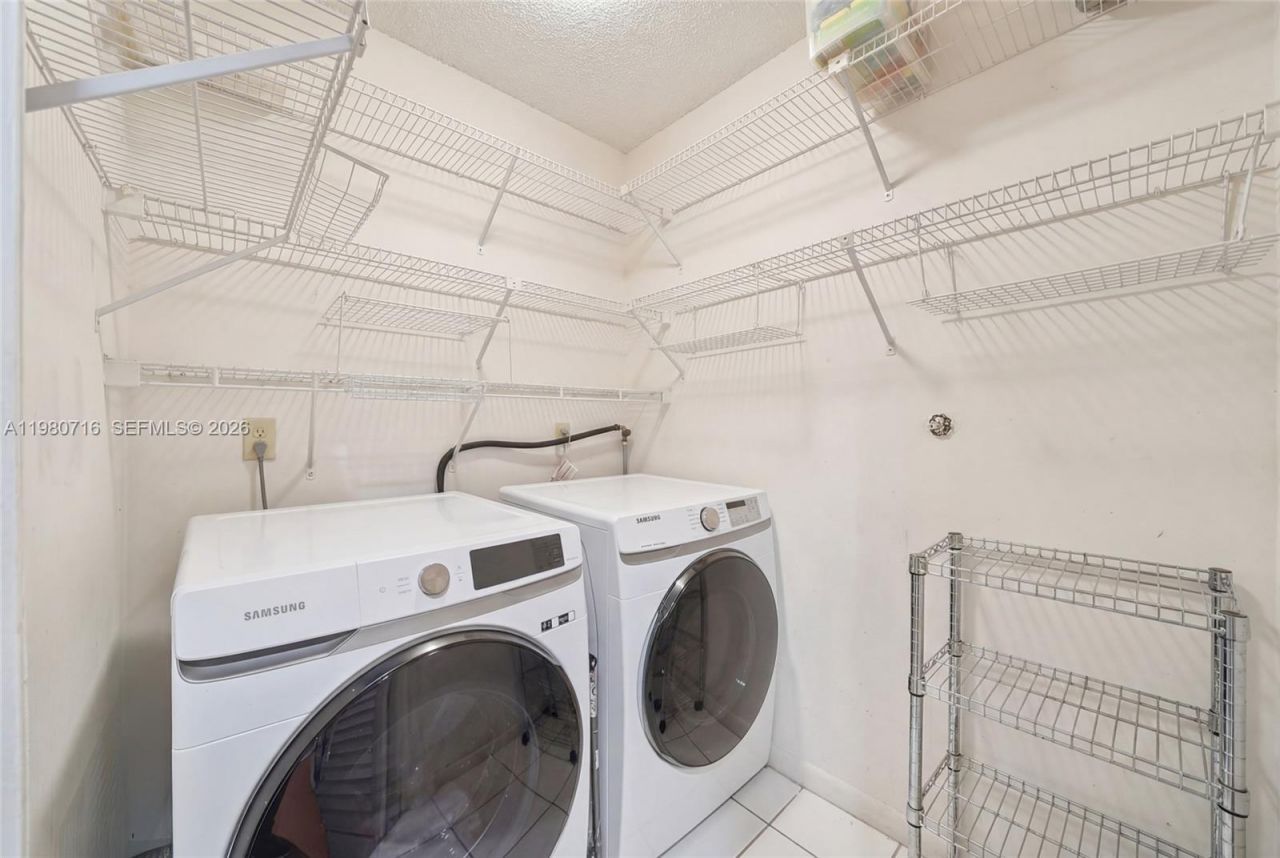 567 Racquet Club Rd , Unit 18, Weston, FL 33326 Photo