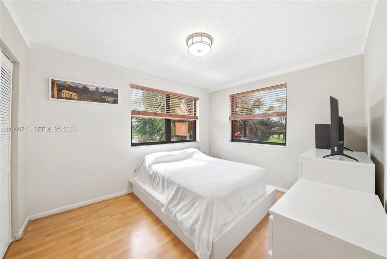 567 Racquet Club Rd , Unit 18, Weston, FL 33326 Photo