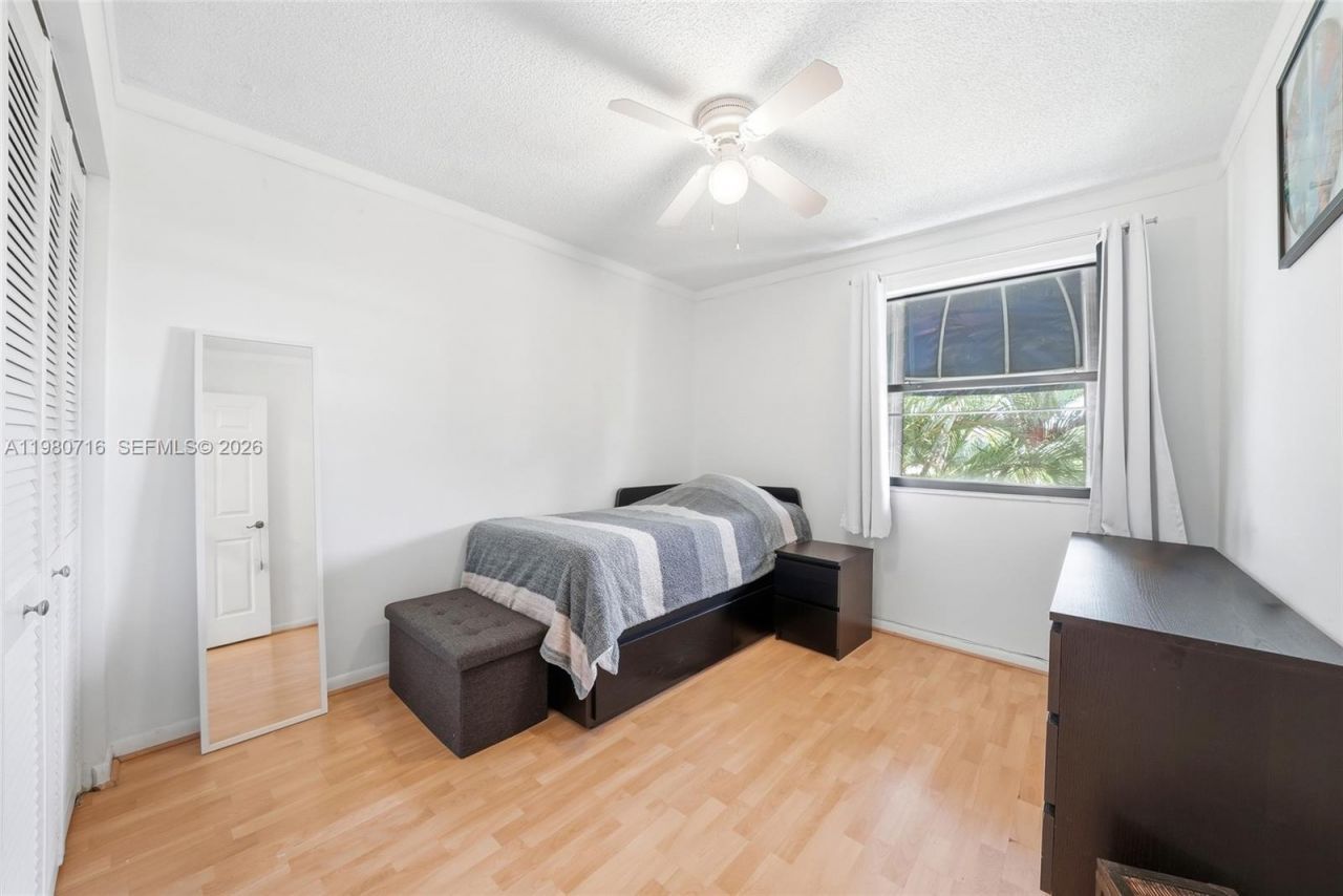 567 Racquet Club Rd , Unit 18, Weston, FL 33326 Photo