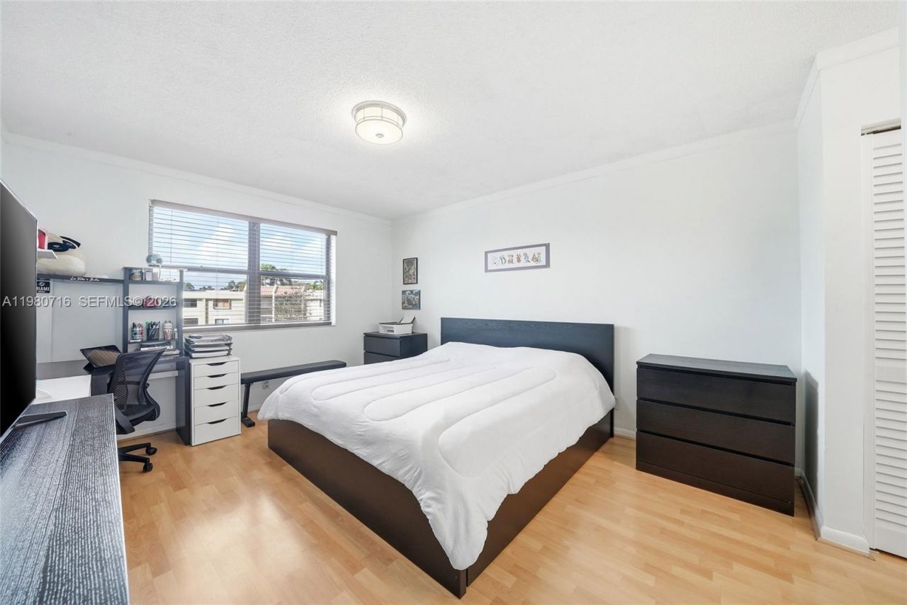 567 Racquet Club Rd , Unit 18, Weston, FL 33326 Photo