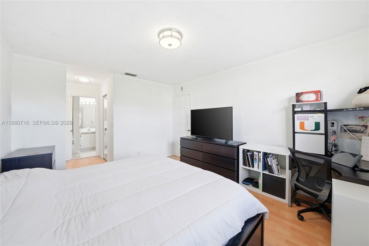 567 Racquet Club Rd , Unit 18, Weston, FL 33326 Photo