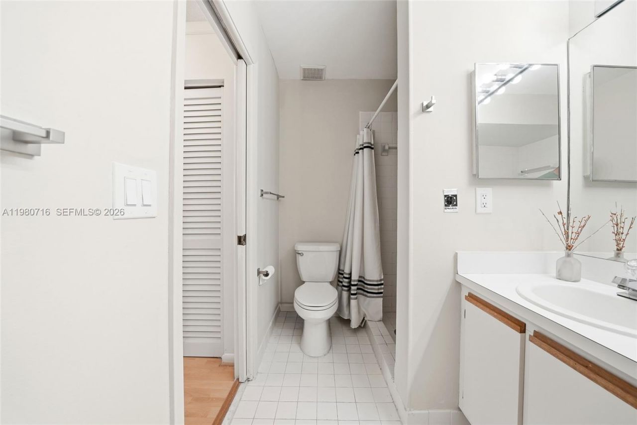 567 Racquet Club Rd , Unit 18, Weston, FL 33326 Photo