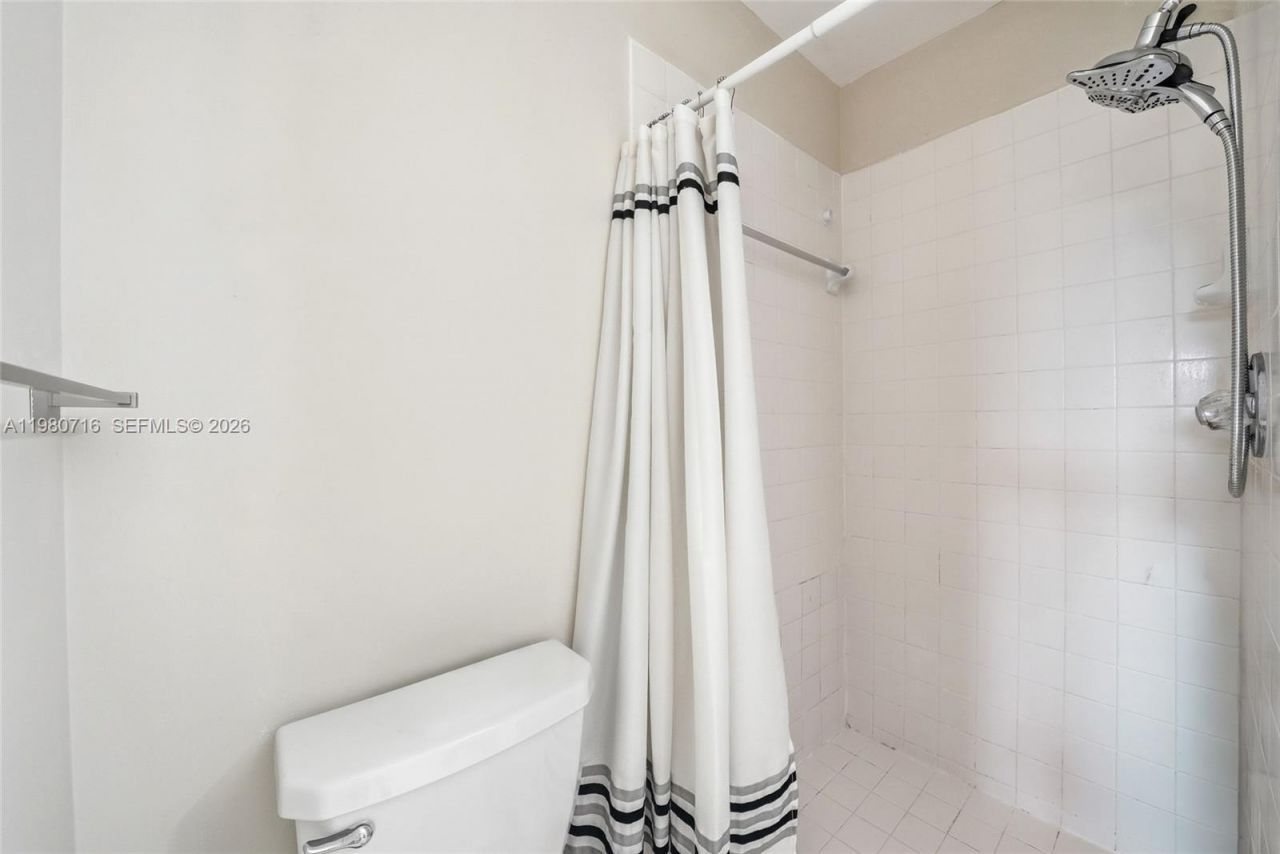 567 Racquet Club Rd , Unit 18, Weston, FL 33326 Photo