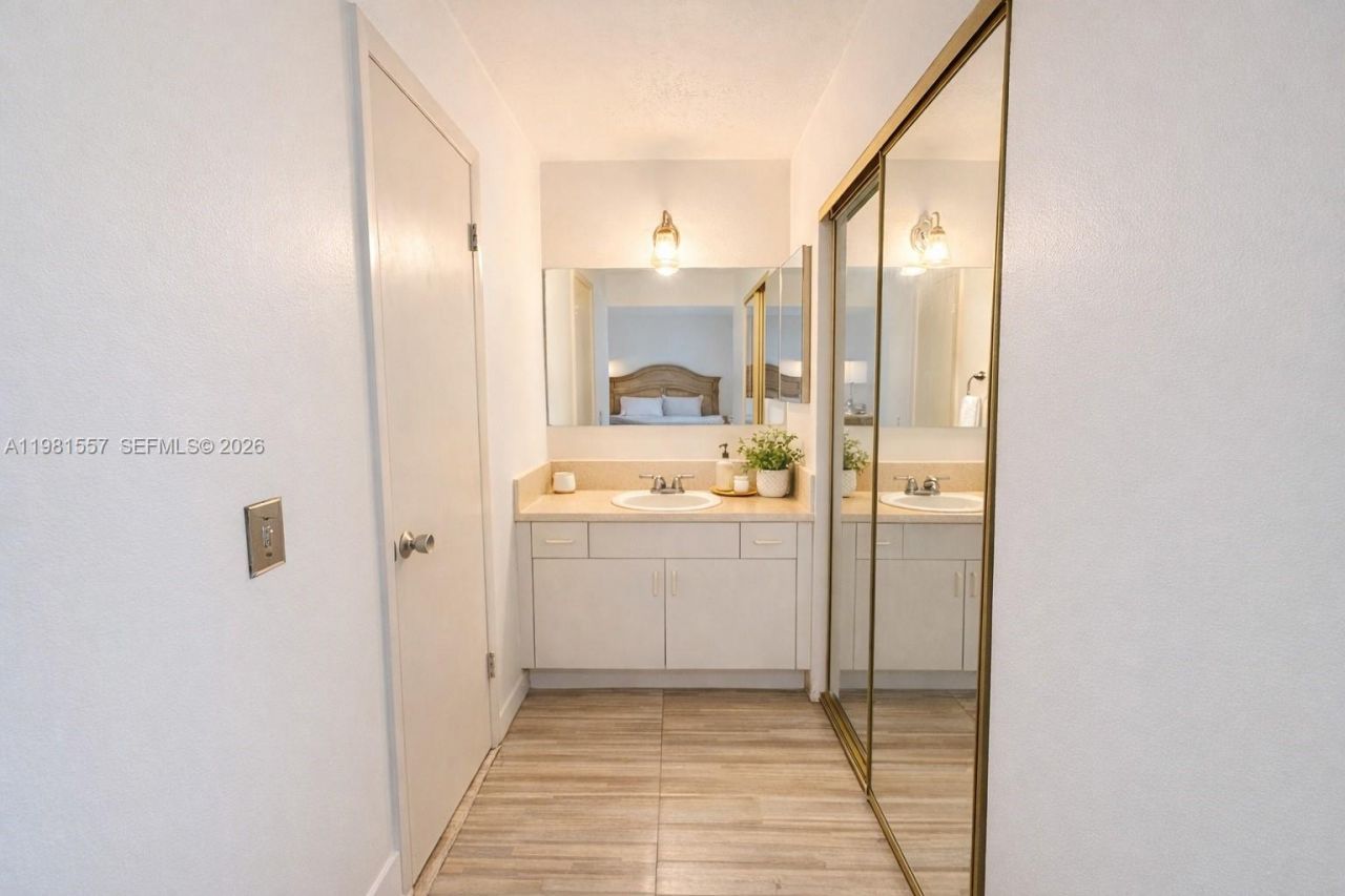 9430 SW 170th St , Unit 303, Palmetto Bay, FL 33157 Photo