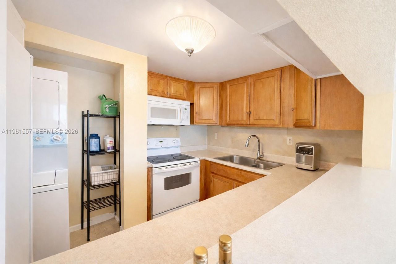 9430 SW 170th St , Unit 303, Palmetto Bay, FL 33157 Photo