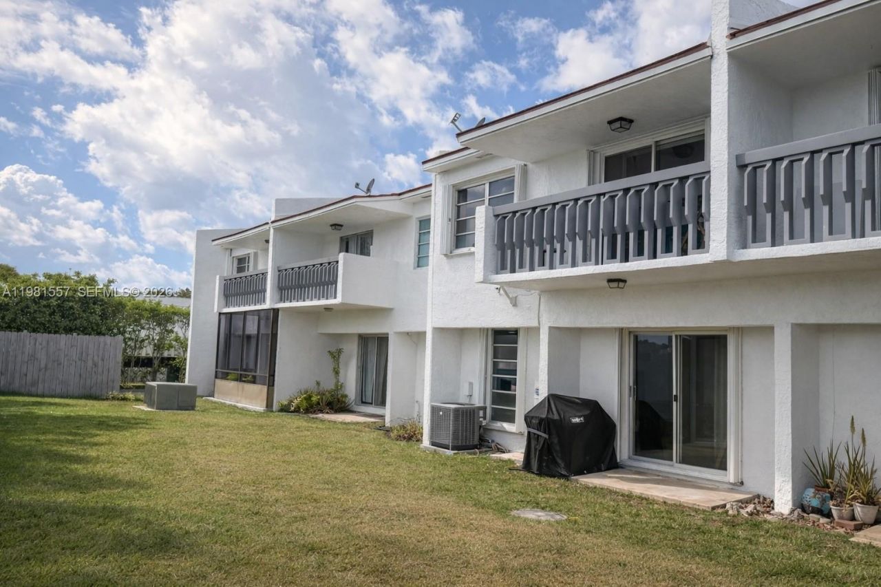 9430 SW 170th St , Unit 303, Palmetto Bay, FL 33157 Photo