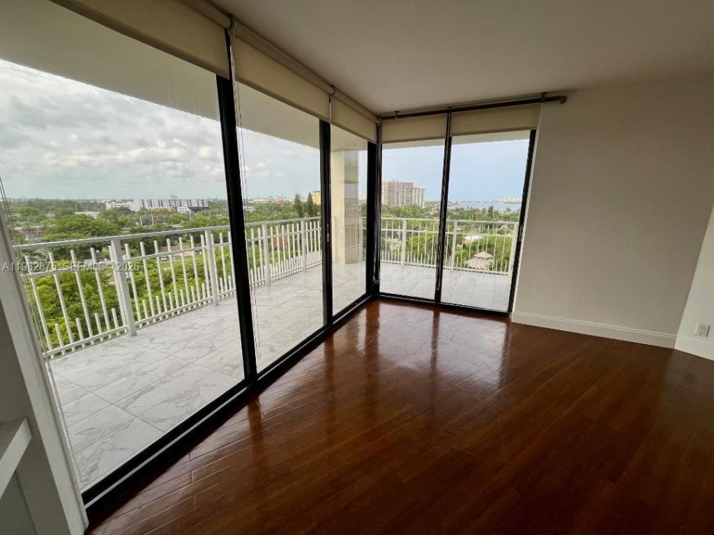 1000 Quayside Ter, Unit 1009, Miami, FL 33138 Photo