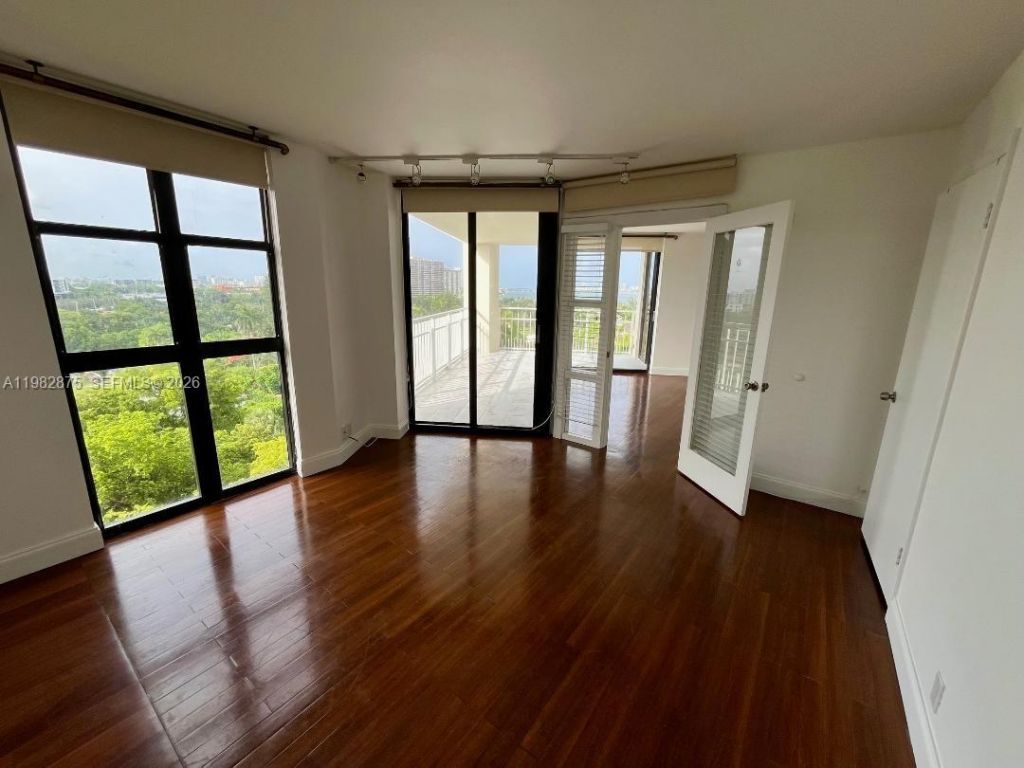 1000 Quayside Ter, Unit 1009, Miami, FL 33138 Photo