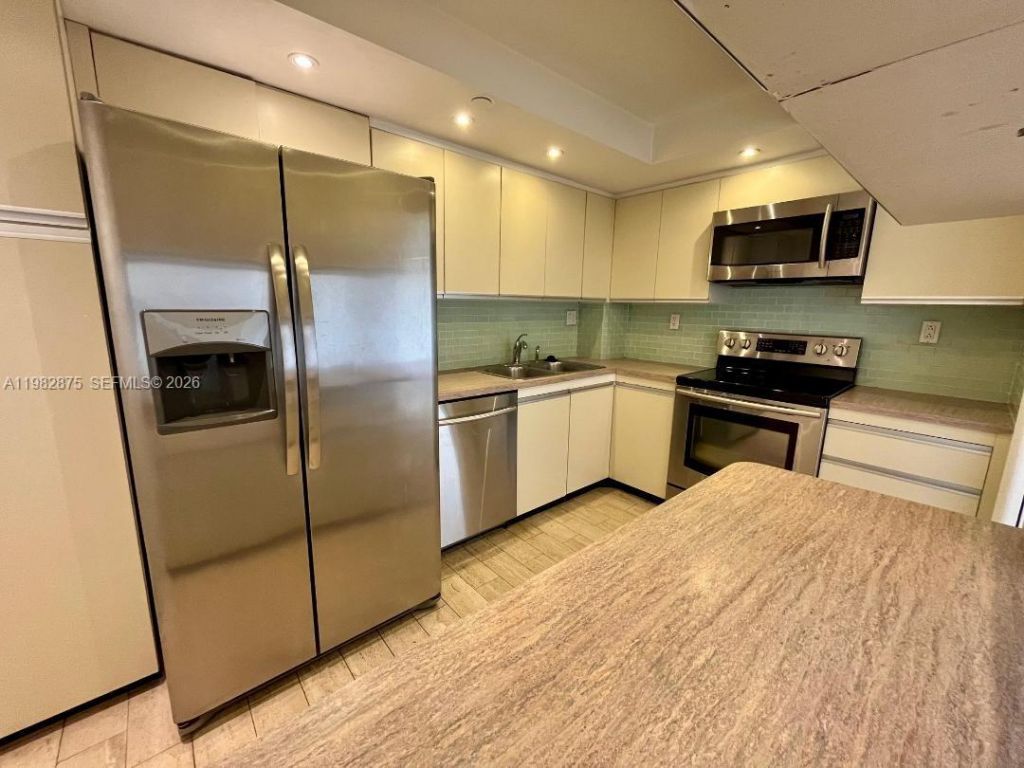 1000 Quayside Ter, Unit 1009, Miami, FL 33138 Photo