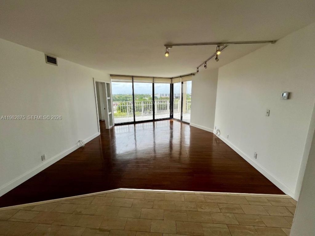 1000 Quayside Ter, Unit 1009, Miami, FL 33138 Photo