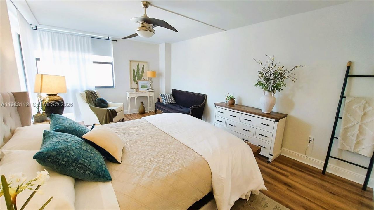 3375 N Country Club Dr , Unit 207, Aventura, FL 33180 Photo