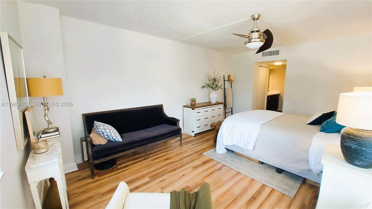 3375 N Country Club Dr , Unit 207, Aventura, FL 33180 Photo