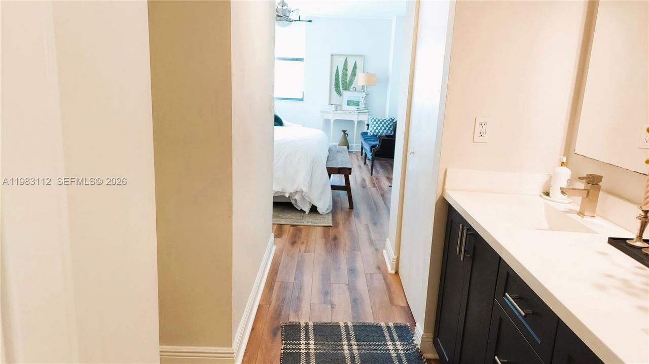 3375 N Country Club Dr , Unit 207, Aventura, FL 33180 Photo