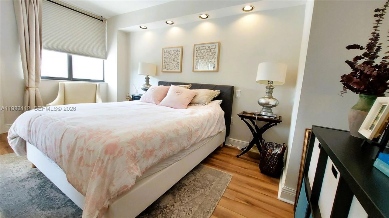 3375 N Country Club Dr , Unit 207, Aventura, FL 33180 Photo