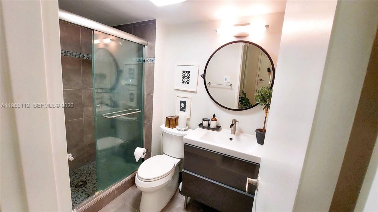 3375 N Country Club Dr , Unit 207, Aventura, FL 33180 Photo