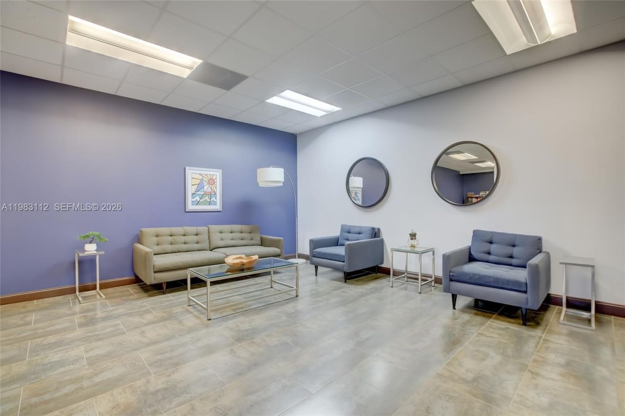 3375 N Country Club Dr , Unit 207, Aventura, FL 33180 Photo