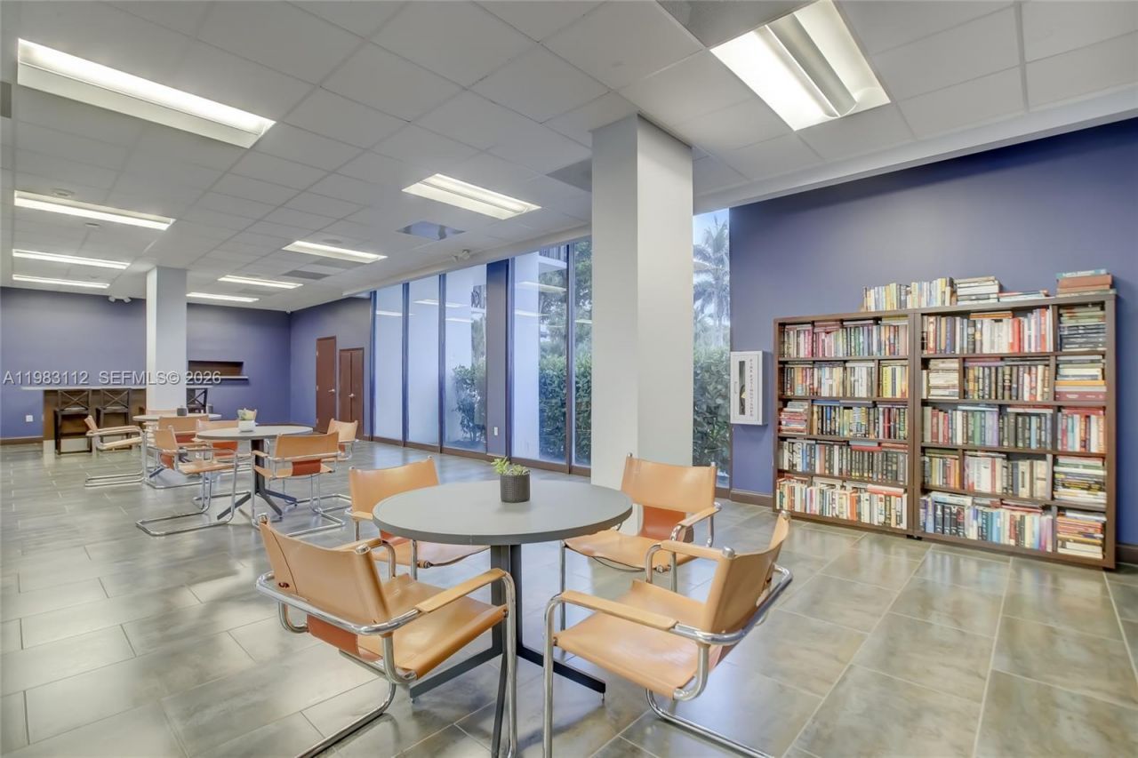 3375 N Country Club Dr , Unit 207, Aventura, FL 33180 Photo