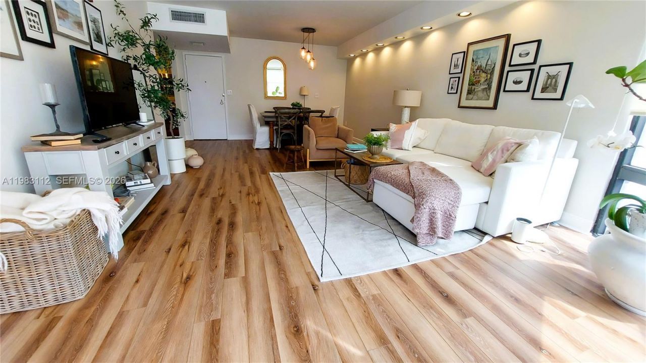 3375 N Country Club Dr , Unit 207, Aventura, FL 33180 Photo